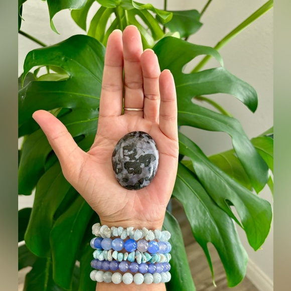 Indigo Gabbro from Madagascar - Picture 2 of 3